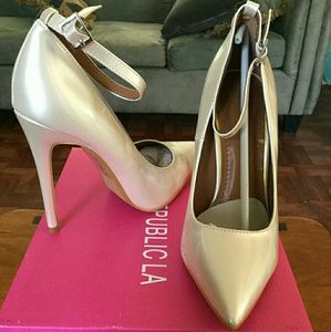 Pearl pointy heels